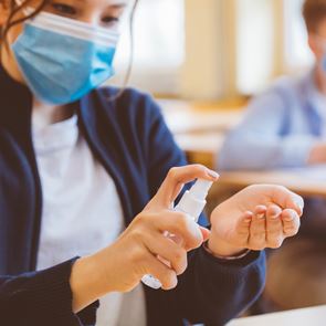 Τι πρέπει να κάνουν γονείς και καθηγητές αν εμφανιστεί κρούσμα σε σχολείο