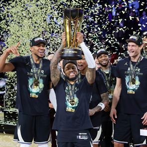 Ο Γιάννης Αντετοκούνμπο σήκωσε το NBA Cup με τους Bucks και βγήκε MVP