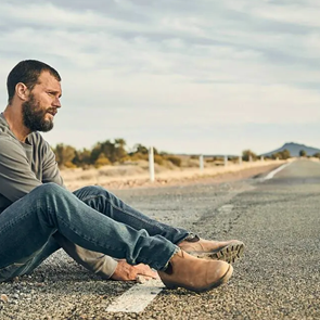 O Μιχάλης Ρακιντζής ῾παίζει῾ στη σειρά The Tourist του ΒΒC