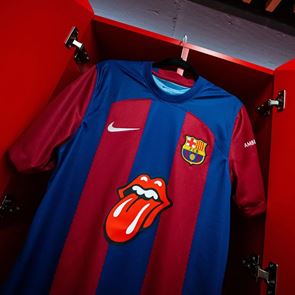 Οι Rolling Stones βγάζουν &#39;γλώσσα&#39; στη φανέλα της Μπαρτσελόνα