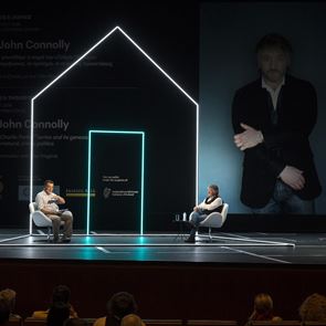 Τι μάθαμε από την επίσκεψη του John Connolly στην Αθήνα