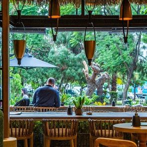 Κάτι τρέχει στην πλατεία Βραζιλίας