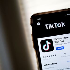 Αυτός είναι ο Aμερικανός μεγιστάνας που θέλει να αγοράσει το <em>TikTok</em>