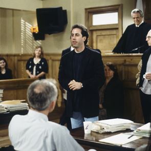 Κι αν η woke culture δολοφόνησε εν ψυχρώ την κωμωδία