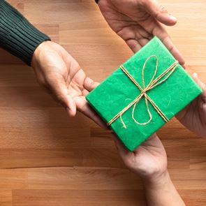 Τα πιο έξυπνα δώρα που μπορείς να προσφέρεις στη μητέρα σου, με αφορμή τη Γιορτή της Μητέρας