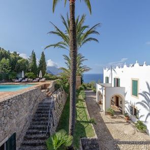 Η εντυπωσιακή βίλα του Michael Douglas στη Μαγιόρκα