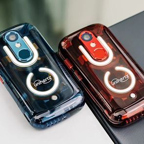 Το πιο μικροσκοπικό smartphone στον κόσμο θυμίζει πιστωτική κάρτα