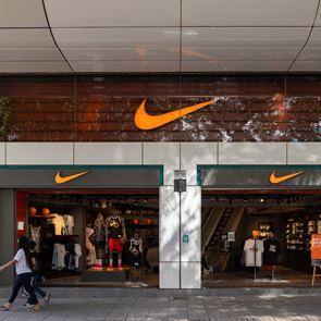 &quot;Σεισμός&quot; σε Nike και Adidas από τους δασμούς του Τραμπ στον μεγαλύτερο προμηθευτή τους