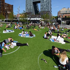 Κοινωνική απόσταση στα πάρκα της &lt;em>Νέας&lt;/em> &lt;em>Υόρκης&lt;/em>, οι φωτογραφίες