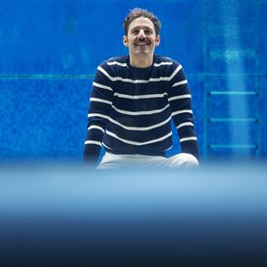 Ο Αντώνης Τσαπατάκης βρήκε τα must have items της άνοιξης