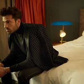 O Κωνσταντίνος Αργυρός και η τέχνη του να κάνεις όλο τον κόσμο να τραγουδά