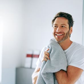 Μερικές συμβουλές για να στρώσεις επιδερμίδα και να φαίνεσαι νεότερος