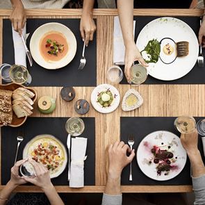 Στο Reeza θα δοκιμάσεις την ελληνική κουζίνα του χθες, του σήμερα και του αύριο