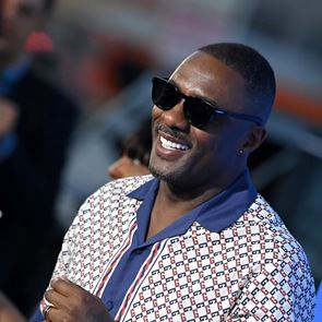 O Idris Elba έριξε χυλόπιτα στον James Bond. Αλλά γιατί