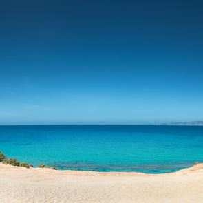 Τρεις 'κρυφές' παραλίες για βουτιές στην Αττική