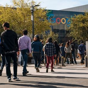 Οι μισθοί που &#39;παίζουν&#39; για τους εργαζόμενους στη Google