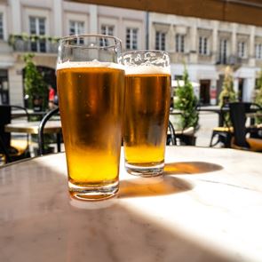 Η καλύτερη εφαρμογή για να βρίσκεις πού να πιεις μπύρα με ήλιο στο Λονδίνο