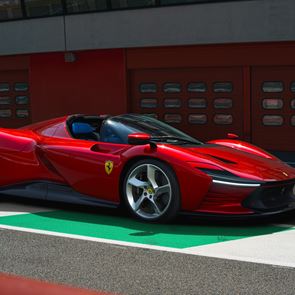 Η Ferrari Daytona SP3 έχει τη γοητεία των 60s και τις επιδόσεις του αύριο