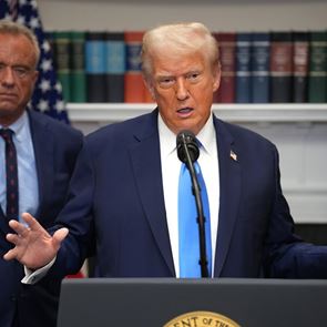 O Trump ισχυρίζεται ότι η παρακεταμόλη προκαλεί αυτισμό, εξοργίζοντας γιατρούς σε όλο τον κόσμο