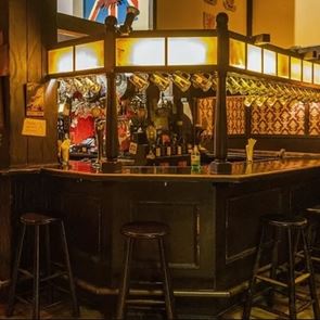 Η ιστορία της θρυλικής αθηναϊκής παμπ Red Lion