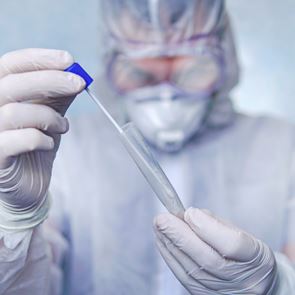 3 επιστήμονες προειδοποιούν για την έξαρση των κρουσμάτων κορονοϊού