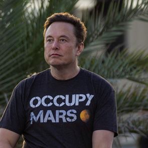 O Elon Musk αισθάνεται σαν στο σπίτι του στην τοποθεσία Twitter
