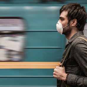 &lt;em>Κορονοϊός&lt;/em>: Νέο ρεκόρ διασωληνωμένων με λιγότερα κρούσματα λόγω 25ης Μαρτίου