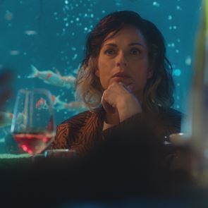 Μία ελληνική &lt;em>σειρά&lt;/em> για να θυμηθούμε πώς είναι να γελάς