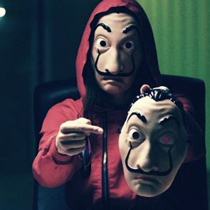 Γιατί όλοι κολλάμε με σειρές όπως το La Casa de Papel