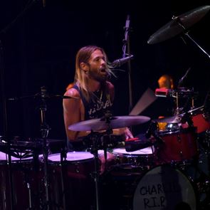 Ο Taylor Hawkins των Foo Fighters δεν μένει πια εδώ