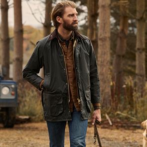 Το κερωμένο τζάκετ της Barbour που θα φοράς όλο τον χειμώνα