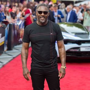 Το καλοκαιρινό total black look του Idris Elba