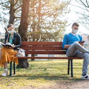 Μήπως είναι νωρίς για τη χαλάρωση των περιοριστικών μέτρων