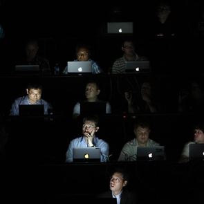 Οι αρνητικές επιπτώσεις του πορνό στον εργασιακό χώρο