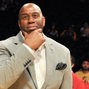 Σε άλλα νέα, ο Magic Johnson &#39;αλωνίζει&#39; στο Ιόνιο ως αρχαίος Έλληνας