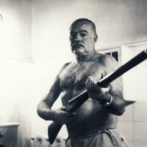 O Ernest Hemingway και οι αθέατες πλευρές