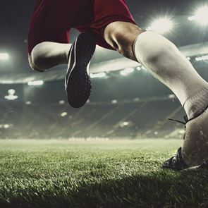 O οικονομικός πόλεμος UEFA - Super League