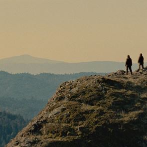 Προσπαθώντας να εντοπίσουμε τον Jesse Eisenberg στην ταινία για τους Bigfoot