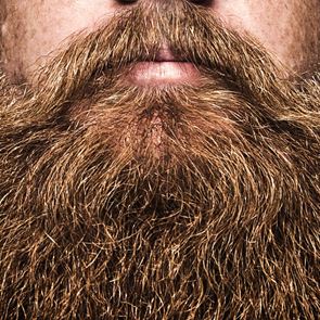 Κι αν το στοματικό σεξ φταίει για το ότι αλλάζει χρώμα το μούσι σου