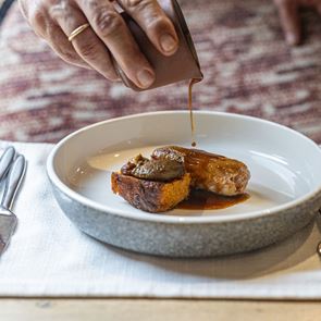 Το Pomo d’ Oro εντυπωσίασε την Αθηναϊκή Ριβιέρα με την πρωτότυπα κερκυραϊκή κουζίνα