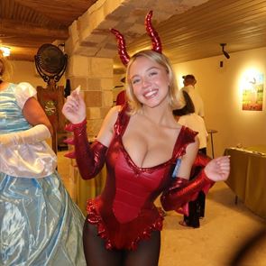 Η Syndey Sweeney ντύθηκε &quot;σέξι δράκος&quot; από την ταινία Shrek