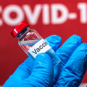 Ανησυχία στην Κομισιόν για τις καθυστερήσεις των δόσεων του &lt;em>εμβολίου&lt;/em> για τον κορονοϊό