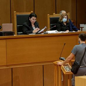 Το αφιέρωμα της Guardian στις &lt;em>γυναίκες&lt;/em> που αποκαθήλωσαν τη Χρυσή Αυγή