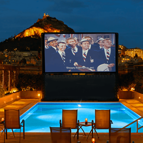 Δίπλα στην πισίνα, στο πιο exclusive θερινό σινεμά της Αθήνας