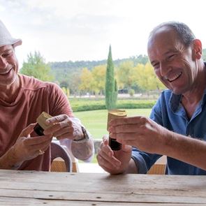 Ο Brad Pitt έχει δική του σειρά περιποίησης. Λέει, όμως, τίποτα