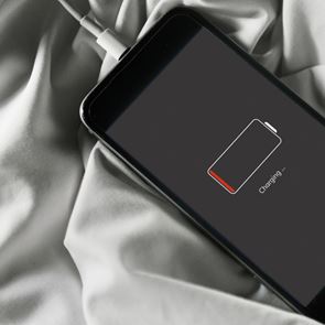 Οι επιστήμονες ανακάλυψαν ένα υλικό που φορτίζει το κινητό σε ελάχιστα λεπτά