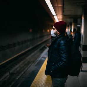 Κορονοϊός: Πάλι κοντά στους 100 οι θάνατοι