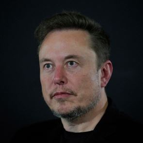 O Elon Musk κατηγορεί την AI της Google για ακραίο ρατσισμό