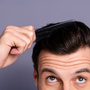 Πού οφείλεται και πώς αντιμετωπίζεται η τριχόπτωση