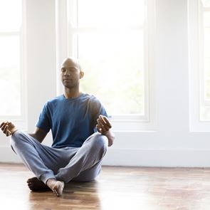 Γιατί πρέπει να καθόμαστε στο έδαφος για 30 λεπτά την ημέρα